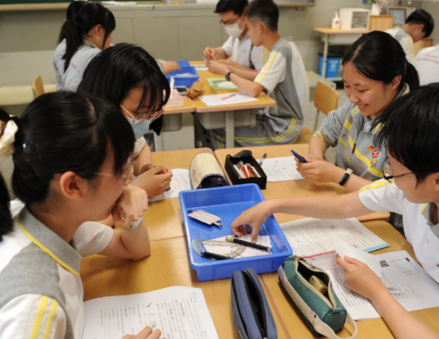 将课堂真实交还学生数学课上学生化身校园测量师实地测量 将课堂真实交还学生数学课上学生化身校园测量师实地测量