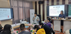孩子和同学争论问题有时甚至吵起来这是学术上的讨论不是吵架