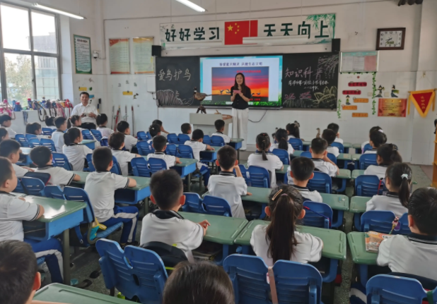 将讲堂教育变革作为教育提质的突破口以多元活动建立讲堂创新